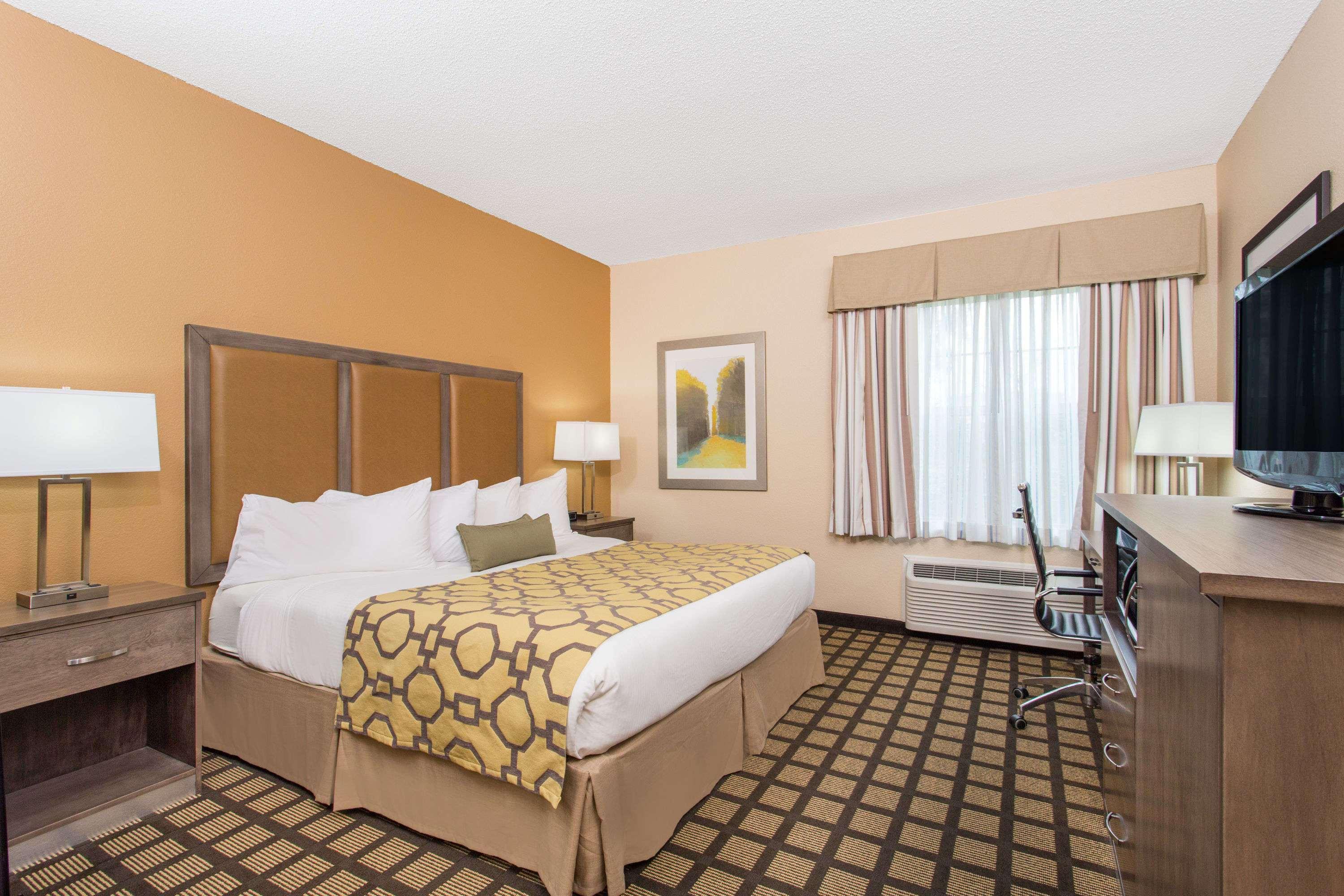 Baymont By Wyndham Plymouth Hotel Exterior photo