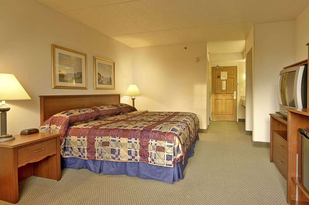 Baymont By Wyndham Plymouth Hotel Room photo
